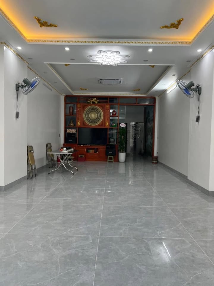 Nhà cho thuê 5 tầng đường Lý Thái Tổ, Bắc Ninh - Thang máy hiện đại, chỉ 30 triệu!