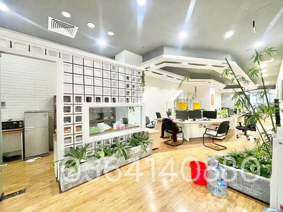 Văn phòng cho thuê tại Mễ Trì 200m² - Nội thất đầy đủ, giá thương lượng!