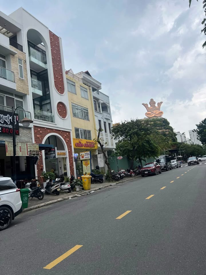 Nhà phố mặt tiền Lê Văn Thiêm, quận 7, diện tích 111m², giá 40 tỷ - Đang cho thuê sinh lời!