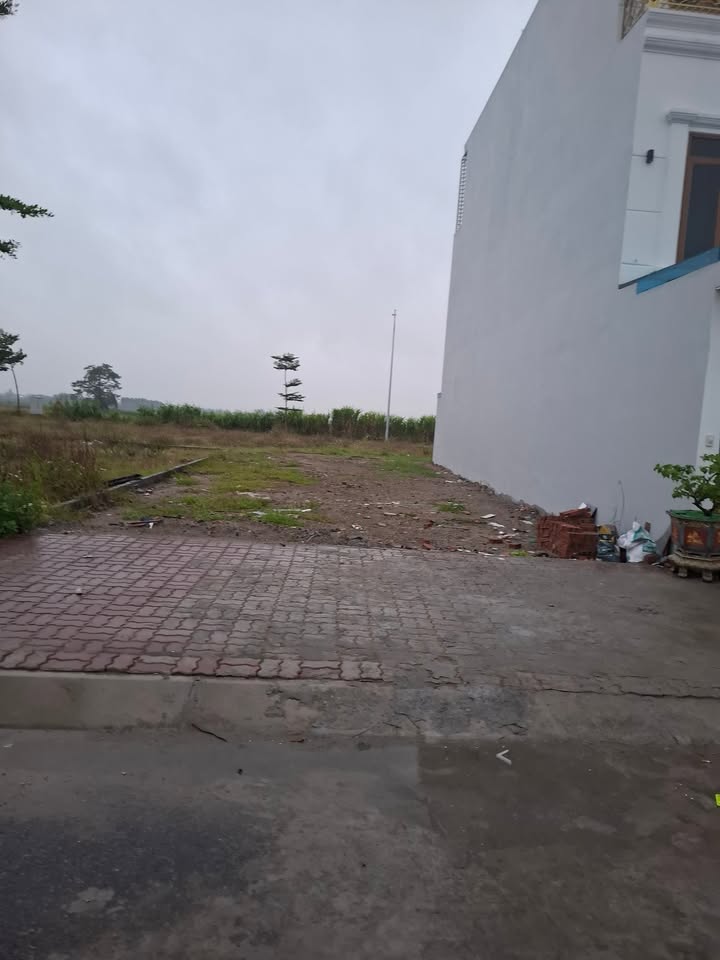 Biệt thự Hồng Vân Ân Thi 131m² giá 3 tỷ - View vườn hoa tuyệt đẹp!