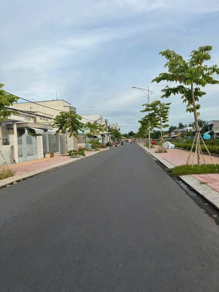 Đất nền mặt tiền bờ kè phường 1 TP Vĩnh Long 85.8m² giá 6.299 tỷ - Thích hợp vừa ở vừa kinh doanh!