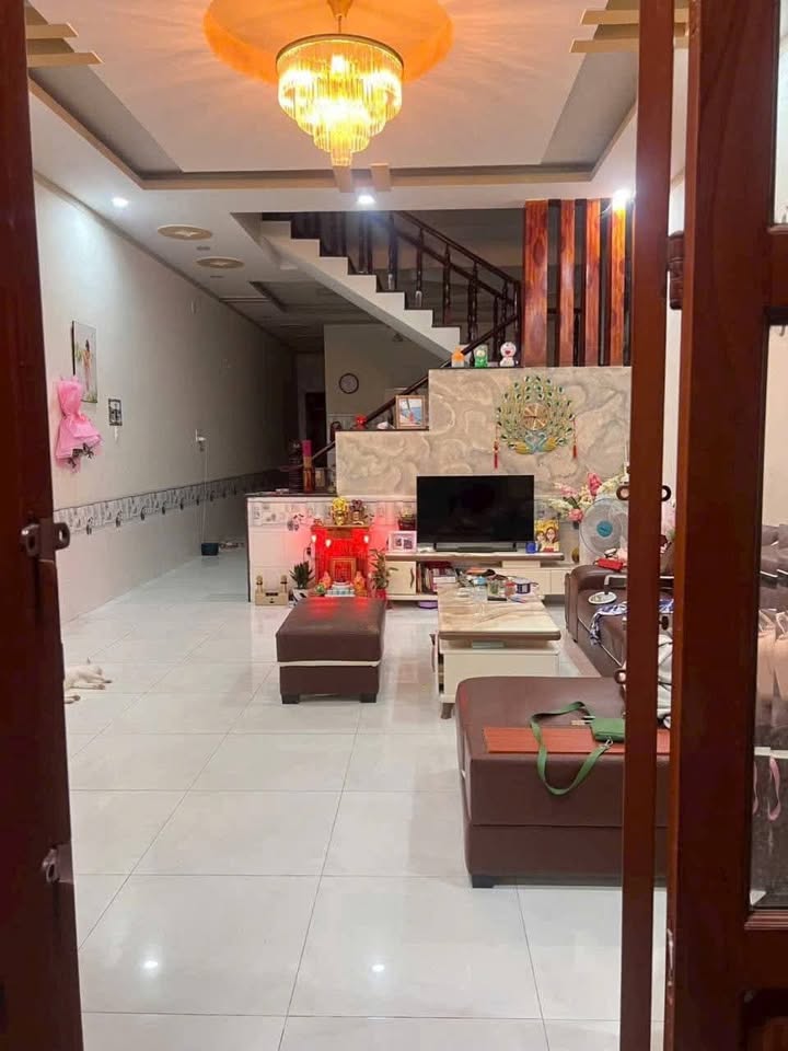 Nhà phố Tân Uyên 105m² giá 2 tỷ - Chính chủ bán gấp!