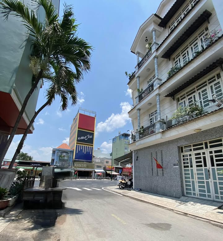 Nhà phố Dương Quảng Hàm P6, quận Phú Nhuận, 75m² giá 13 tỷ - Vị trí kinh doanh đắc địa!