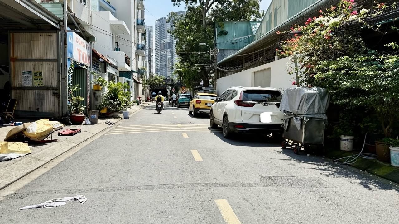 Nhà cấp 4 hẻm 10m Nguyễn Thị Thập, quận 7, 75m² giá chỉ 13.8 tỷ - Vị trí kinh doanh thuận lợi!