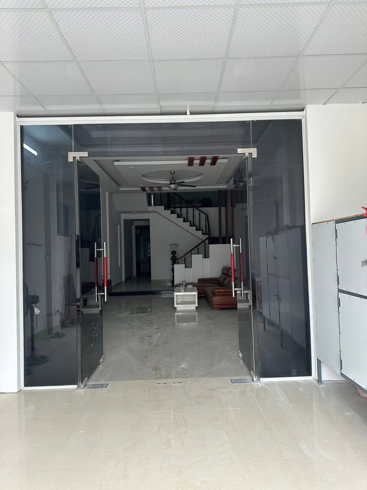 Nhà cho thuê 3 tầng đường Minh Mạng, Đà Nẵng - Full nội thất, sát biển chỉ 22 triệu!