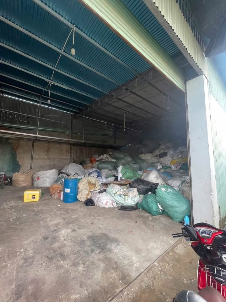 Cho thuê kho Trảng Dài 180m² giá 6 triệu - Đường xe 7T ra vào thoải mái!