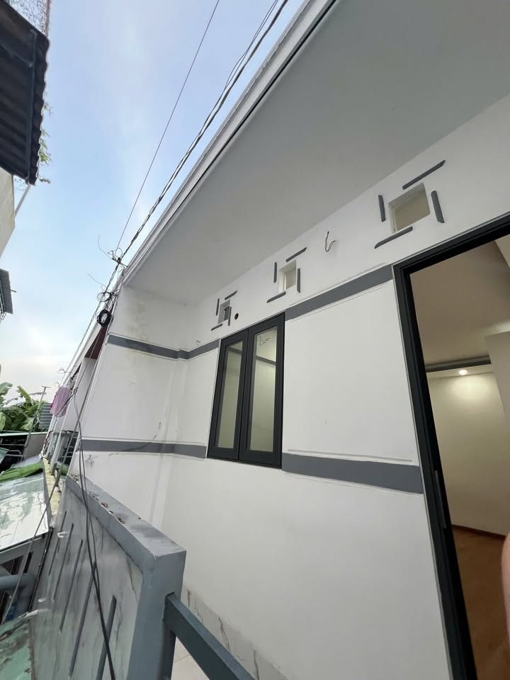 Bán Nhà Hóc Môn 28m² giá 1.05 tỷ - Gần Chợ Bà Điểm, Sẵn Sàng Vào Ở!