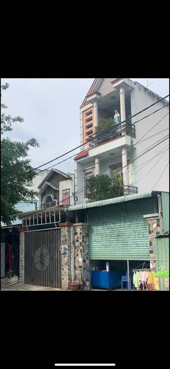 Nhà mặt tiền Trung Chánh Hóc Môn 80m² giá 4.8 tỷ - Đúc 2 lầu, tiện ích đầy đủ!