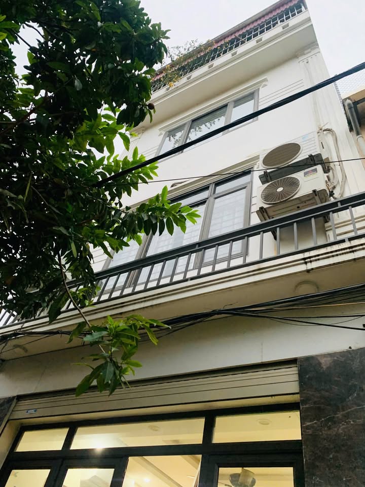 Nhà nguyên căn 4 tầng Di Trạch, Hoài Đức - Cho thuê 8.5 triệu/tháng, không gian sống lý tưởng!