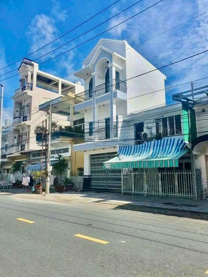 Nhà phố Long Xuyên 30m² giá 2 tỷ - Vị trí trung tâm, thuận tiện kinh doanh!