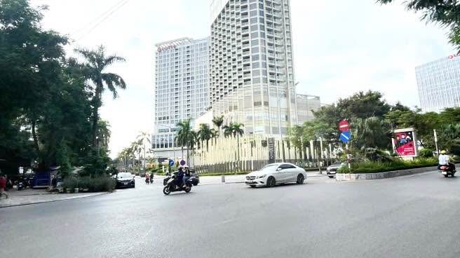 Đất nền Xuân La, Tây Hồ 200m² giá 80 tỷ - Vị trí đắc địa, đầu tư sinh lời!