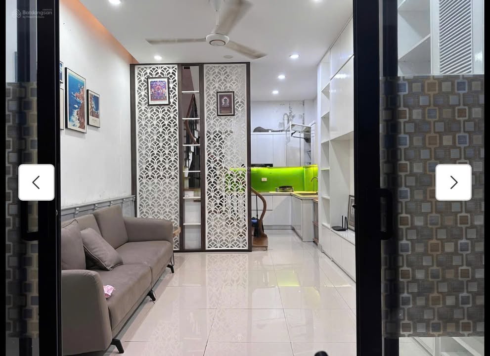 Nhà cho thuê Ngõ 232 Đường Láng 32m² giá 12.5 triệu - Nội thất siêu đẹp, sẵn sàng vào ở!