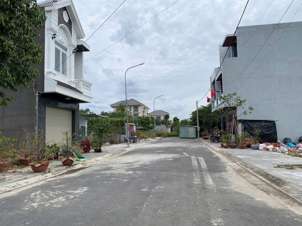 Biệt thự mặt tiền đường Lương Đình Của, Bà Rịa - 95m² giá 2.4 tỷ - Cơ hội đầu tư hấp dẫn!