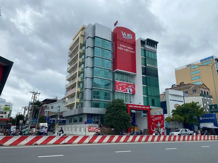Cho thuê tòa nhà 8 tầng tại Cộng Hòa, Tân Bình - Vị trí đắc địa gần sân bay