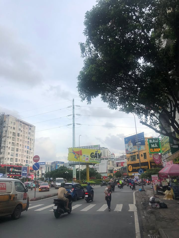 Nhà 5 tầng đường Âu Cơ, quận 11, 66m² giá 10 tỷ - Sổ hồng chính chủ!