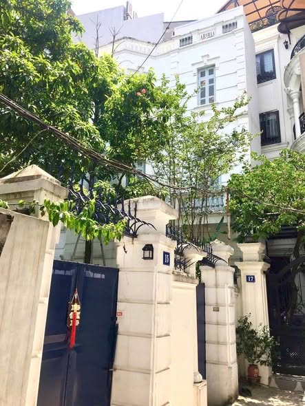 Biệt thự sân vườn kiểu Pháp tại Long Biên 100m² giá chỉ 18 triệu - Không thể bỏ qua!