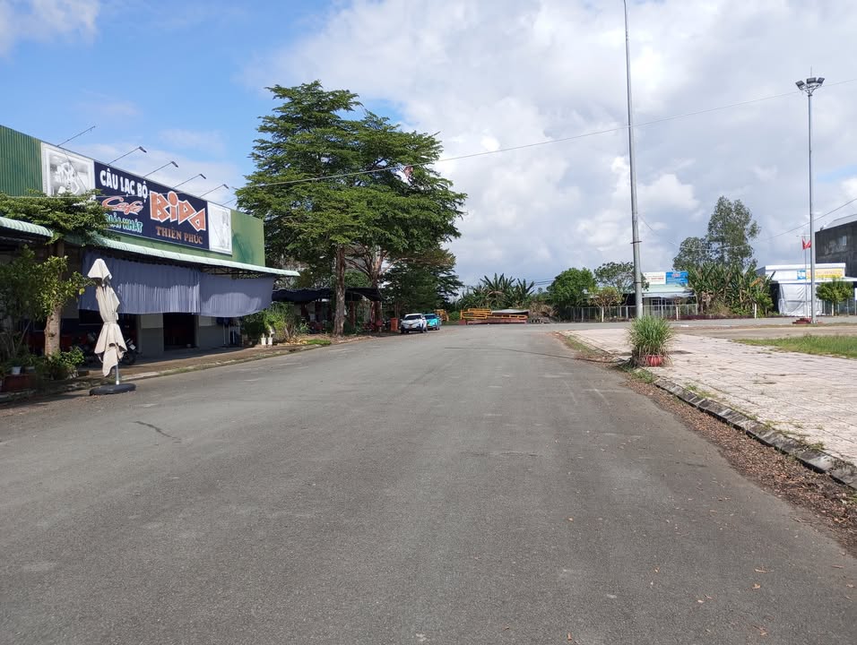 Đất nền Khu Sen Vàng Hòa Long 80m² giá 2.5 tỷ - Vị trí đẹp thuận tiện kinh doanh!