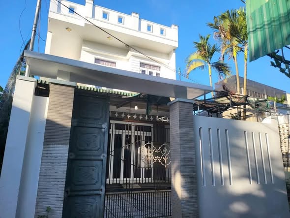 Nhà 2 Tầng Ngang 7m Hẻm 273 Nguyễn Chí Thanh, Quảng Ngãi 170m² - Chính chủ bán gấp!