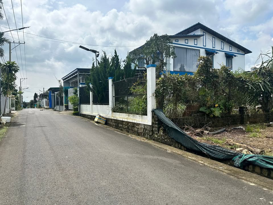 Đất nền Bảo Lộc 330m² giá 3 tỷ - Lô góc 2 mặt tiền hấp dẫn!