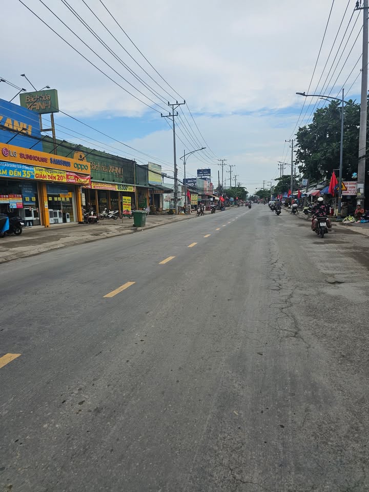 Nhà mặt tiền Phạm Hùng, Mỹ Tho 270m² giá 6.8 tỷ - Vị trí đắc địa, tiềm năng kinh doanh cao!