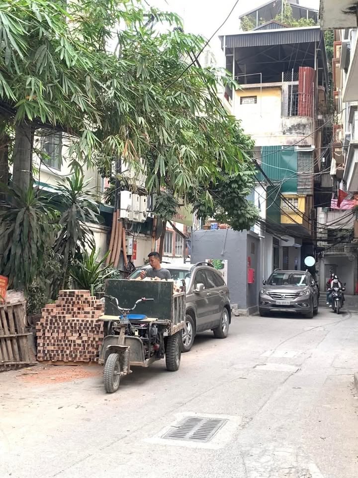 Nhà đẹp Đê La Thành 28m² giá 7 tỷ - Lô góc, ô tô gần bên!