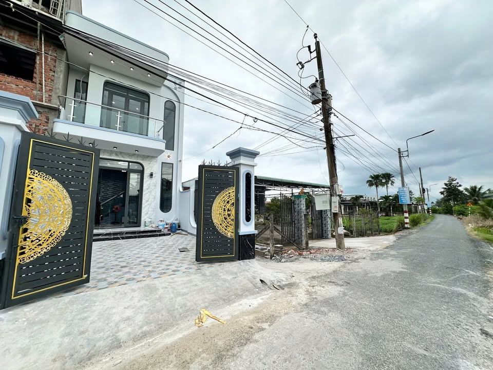 Nhà mặt tiền đường nhựa Cần Giuộc 92.8m² giá 2.6 tỷ - Kinh doanh thuận lợi!