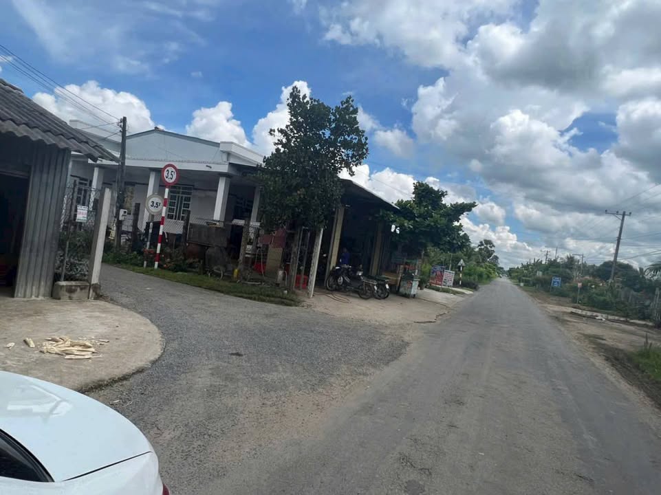 Bán đất mặt tiền lộ nhựa Hòa Lạc C, Trà Vinh 555m² - Giá chỉ 410 triệu!