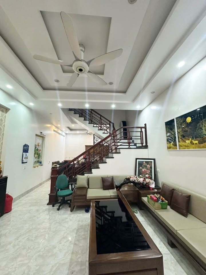 Nhà 2,5 tầng đường Nguyễn Du Lạng Sơn 68m² giá 2.5 tỷ - Ô tô tới cửa, vị trí trung tâm!