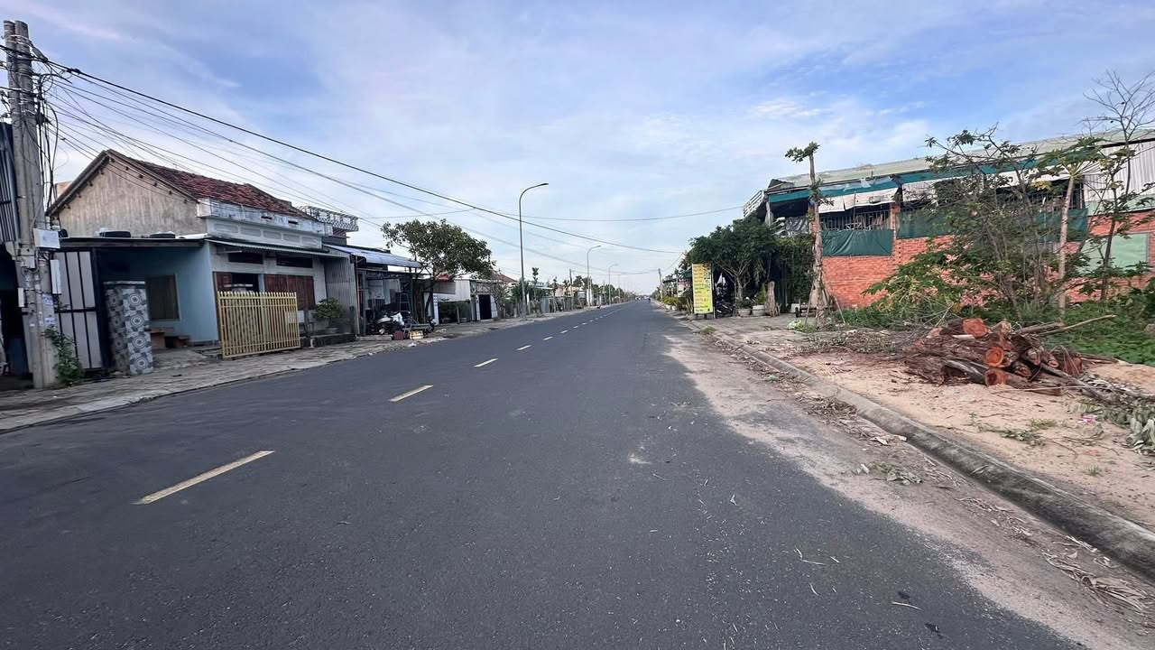 Đất mặt tiền Nguyễn Văn Linh, Đông Hòa, 161m² giá 2.4 tỷ - Kinh doanh sầm uất!