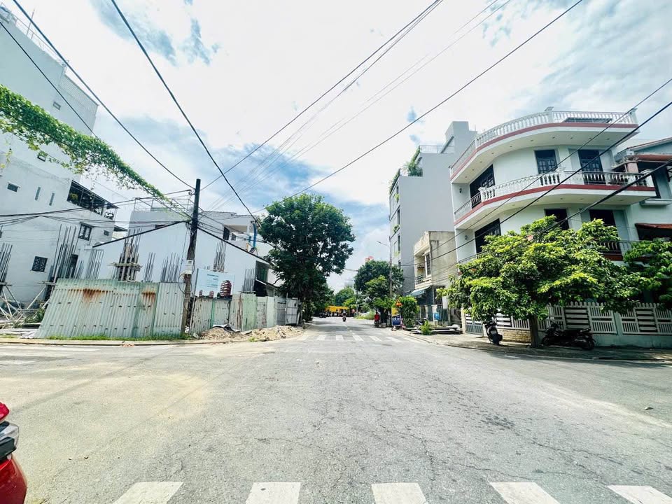 Đất nền Phạm Vấn, Sơn Trà 95m² giá 18.5 tỷ - Lô góc 2 mặt tiền gần biển!