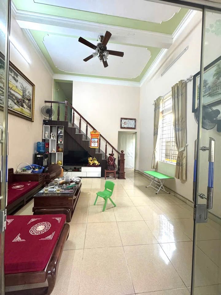 Nhà 2 tầng 2 mặt tiền tại khu phố 8, Uông Bí, 150m² giá 2.3 tỷ - Chính chủ bán gấp!