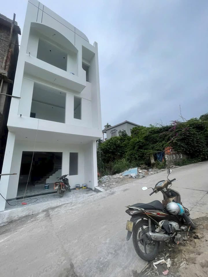 Nhà riêng ngõ 20 đường Cao Xanh 52m² giá 2.95 tỷ - Hướng Đông Bắc, ô tô đỗ cửa!