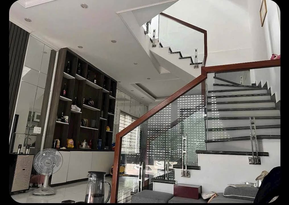 Nhà 3,5 tầng Phường Hà Lầm, Hạ Long 58.7m² giá 2.3 tỷ - Chính chủ bán gấp!