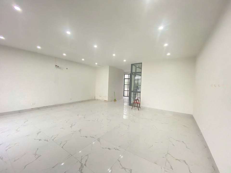Shophouse 2 Tầng Vinhomes Imperia 80m² giá 35 triệu - Mặt tiền đường Bạch Đằng