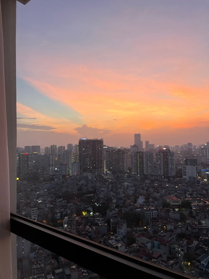 Căn hộ 2 phòng ngủ Tòa R1A Royal City 110m² giá 18 triệu - View thành phố lãng mạn!