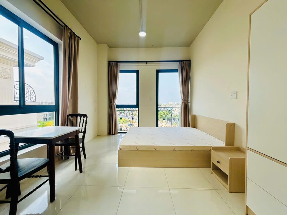 Cho thuê studio 189 Nguyễn Ngọc Vũ, Cầu Giấy - Ban công thoáng, full nội thất!