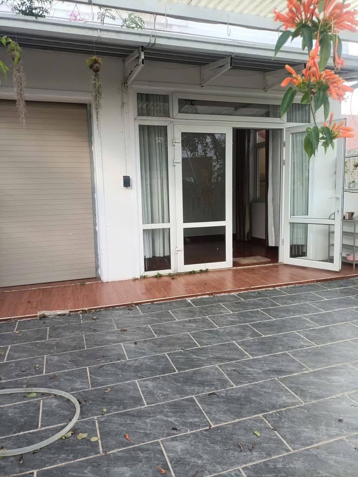 Nhà nguyên căn cho thuê đường nhựa P9 Đà Lạt 3 PN giá 13 triệu - Sân đậu ô tô thoải mái!