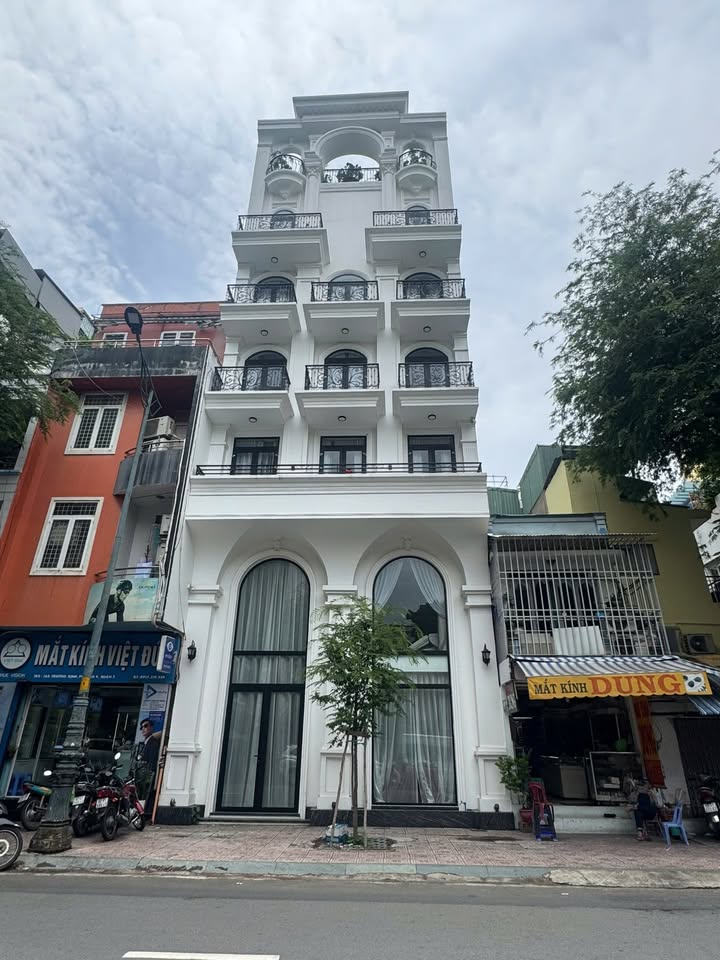 Cho thuê mặt tiền Trương Định, Quận 3 - Diện tích 97m², Thang máy hiện đại