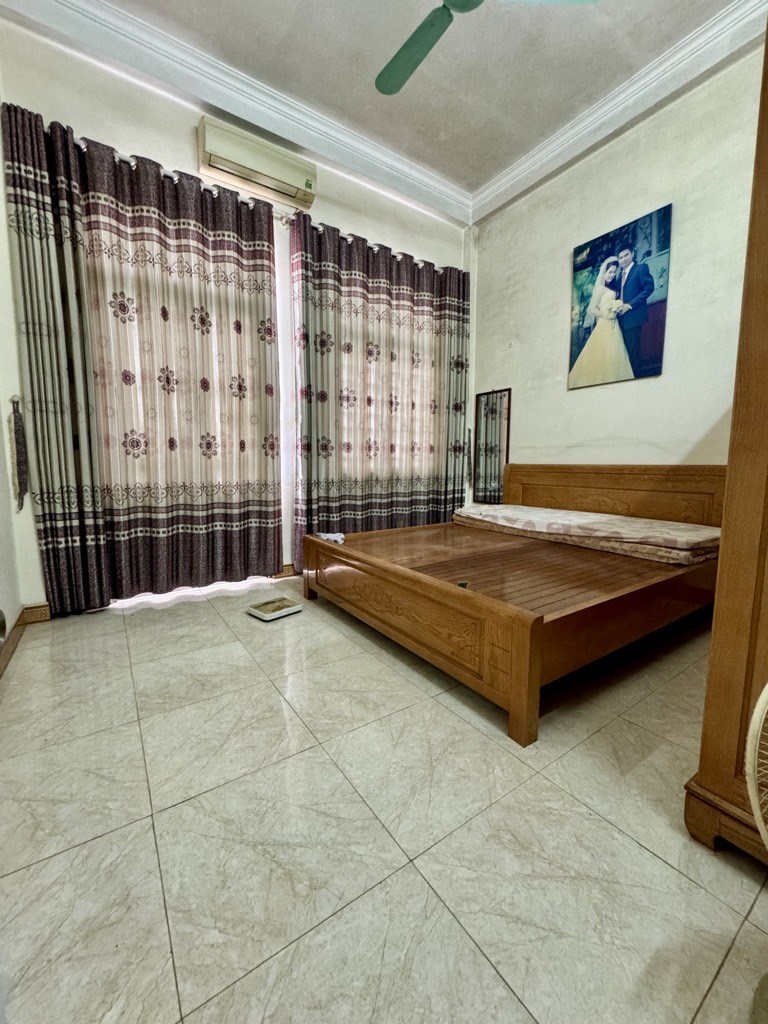 Nhà phố Trần Hưng Đạo, Hoàn Kiếm 43m² giá 17.9 tỷ - Ô tô đỗ cổng, kinh doanh tuyệt vời!