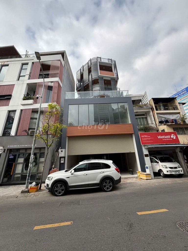 Nhà Mặt Tiền Đường Trần Đình Xu Quận 1 - Diện tích 900m², Giá chỉ 120 triệu/tháng
