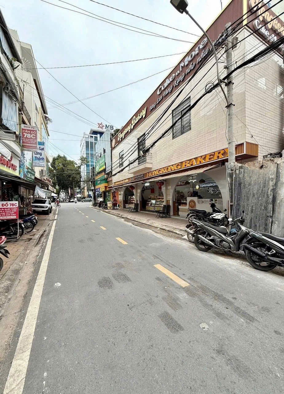 Bán nhà mặt tiền đường Đồng Khởi, quận Ninh Kiều, Cần Thơ - Diện tích 40m², giá 10.5 tỷ, thương lượng!