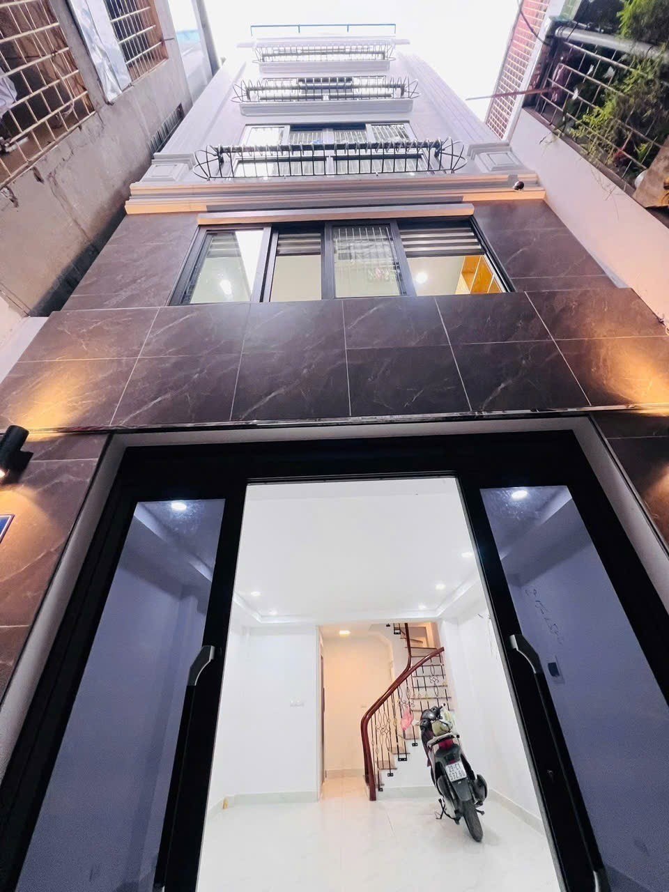 Nhà 6 tầng thang máy Đống Đa 42m² giá 11.95 tỷ - Vị trí trung tâm, không ngập lụt!