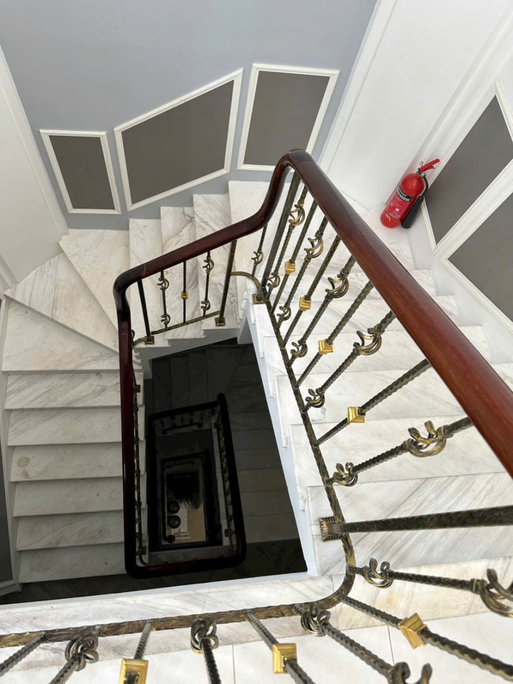 Nhà đẹp Quận 1 112m² giá 27,5 tỷ - Sẵn sàng ở ngay trung tâm!