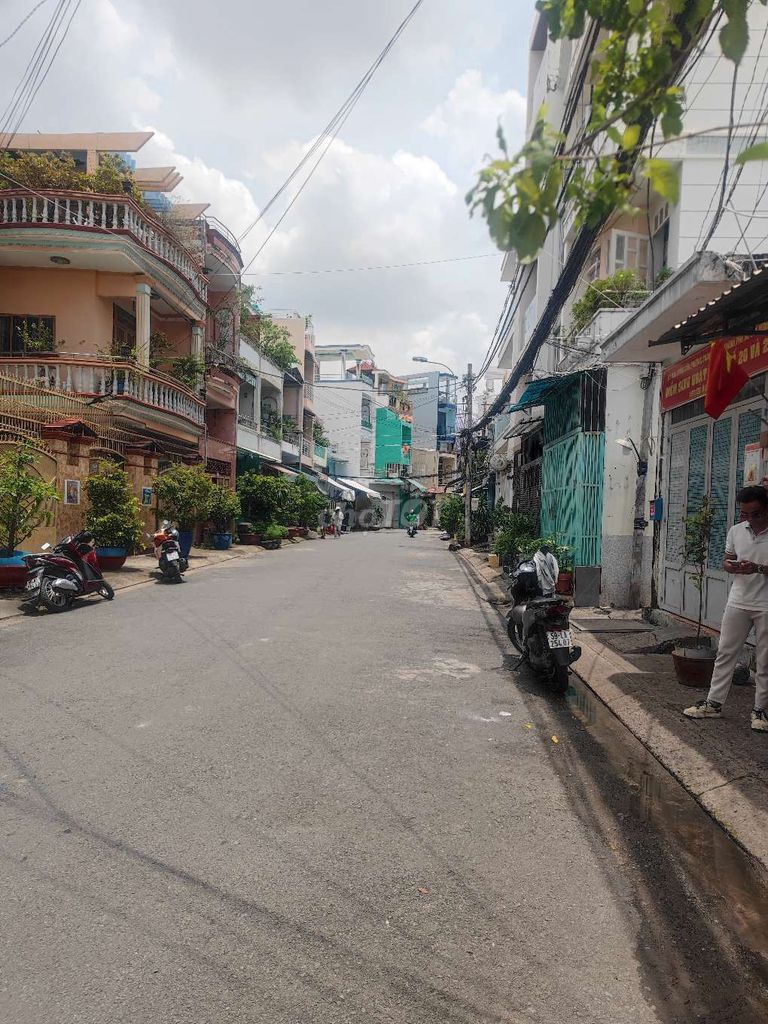 Nhà riêng Phường 4, Quận 8, 72m² giá 7.7 tỷ - Hẻm xe hơi, tiện ích đầy đủ!