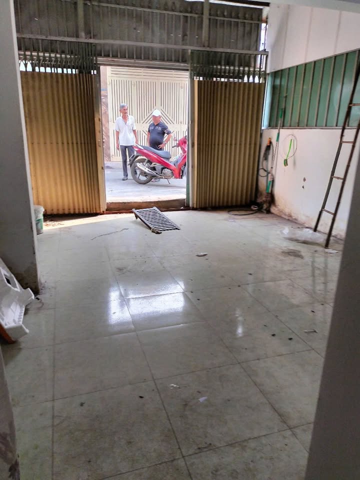 Nhà cho thuê hẻm xe hơi 8m đường Số 18, quận Bình Tân 72m² - Vị trí đẹp, giá chỉ 6 triệu!