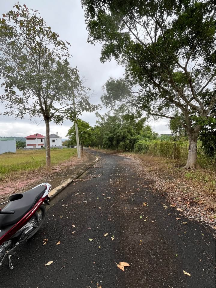 Đất thổ cư Khu Hoàng Thành Đăk Cấm 200m² giá 800 triệu - Vị trí đẹp, tiện ích đầy đủ!