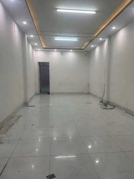 Nhà mặt tiền Lý Thái Tổ Nối Dài, P. Mỹ Long, 66m² giá 18 triệu - Kinh doanh sầm uất!