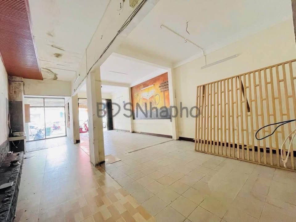 Cho thuê nhà 4 tầng mặt tiền Nguyễn Văn Linh 140m² giá 30 triệu - Vị trí đắc địa trung tâm Đà Nẵng!