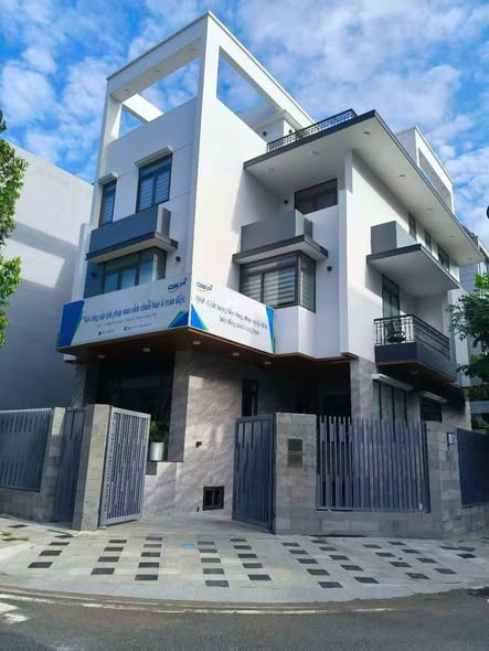 Nhà phố cho thuê Bình Trưng Tây, Quận 2, 220m² giá 90 triệu - Thiết kế hiện đại, thang máy tiện nghi!