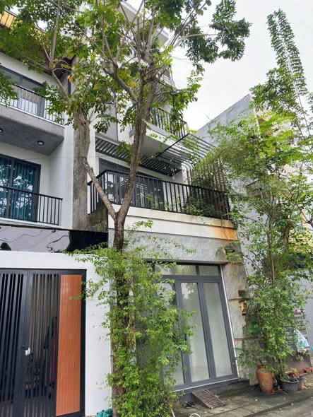 Nhà 4 tầng đường Lò Lu, Quận 9, 57.6m² giá 5.75 tỷ - Sổ hồng chính chủ!